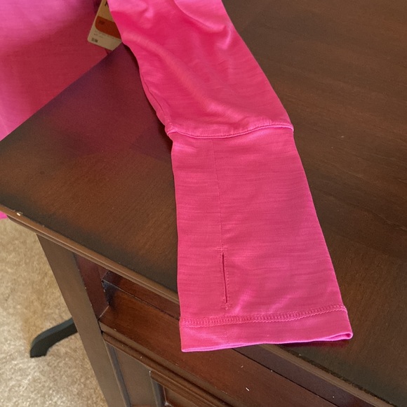 NWT- Pink Reebok runners top.  Barbiecore Vibes!  Slim Fit. Women’s size S. - Picture 3 of 13